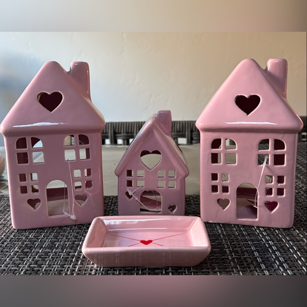 Valentine's Day Beautiful Ceramic Pink Houses & Ceramic Trinket Dish. New.